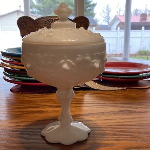 Fenton Cabbage Rose White Milk Glass Pedestal Candy Dish & Lid Excellent Vintage